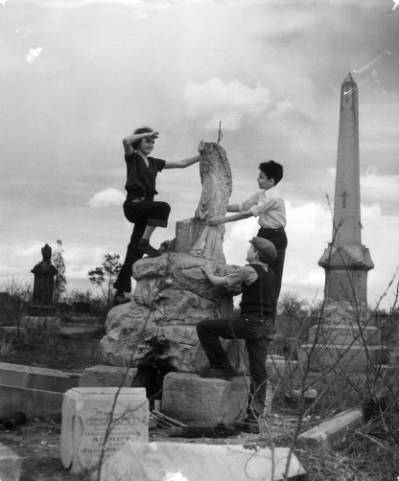 Calvary_Cemetery (1)